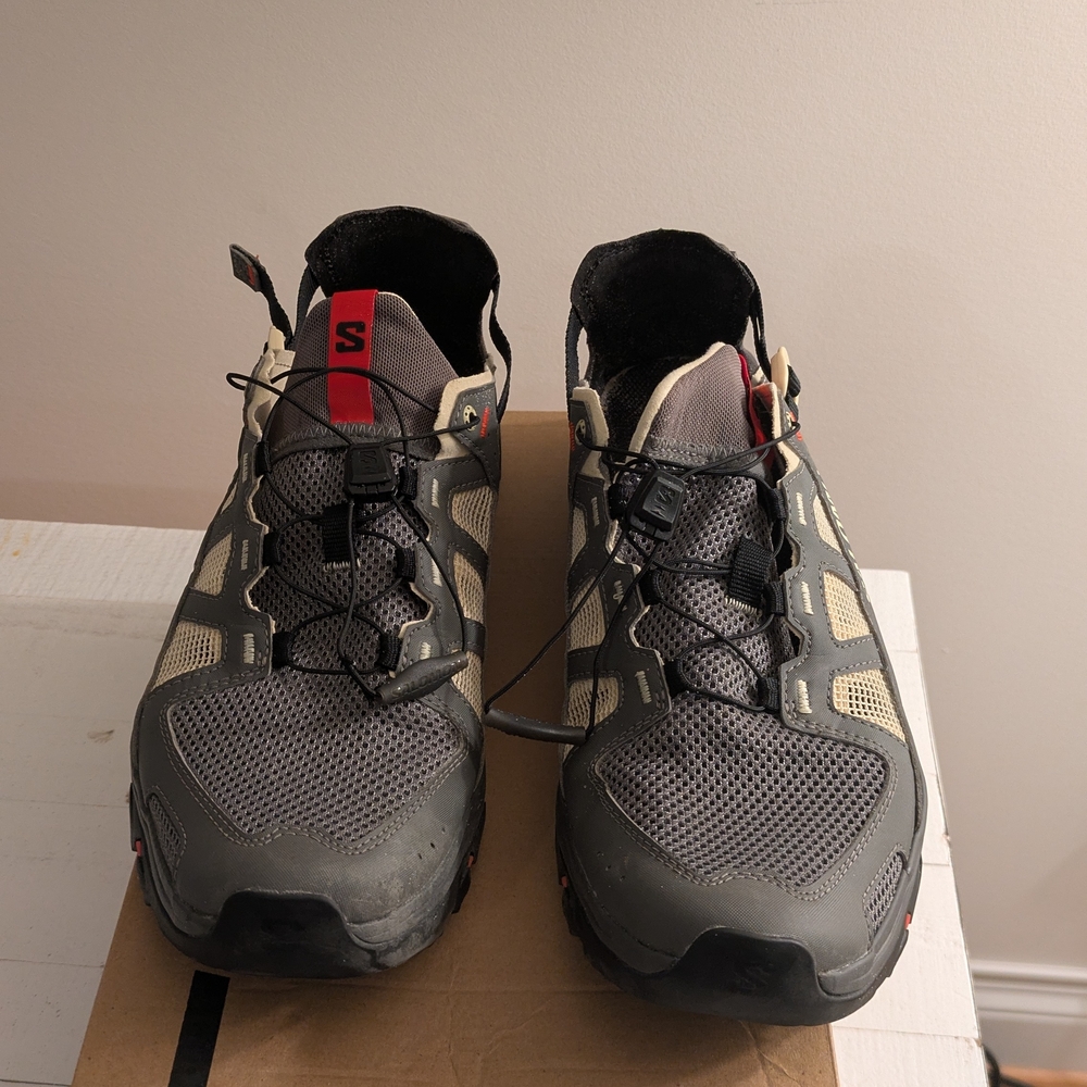 Salomon Men's Gray and Black Trail Running Shoes